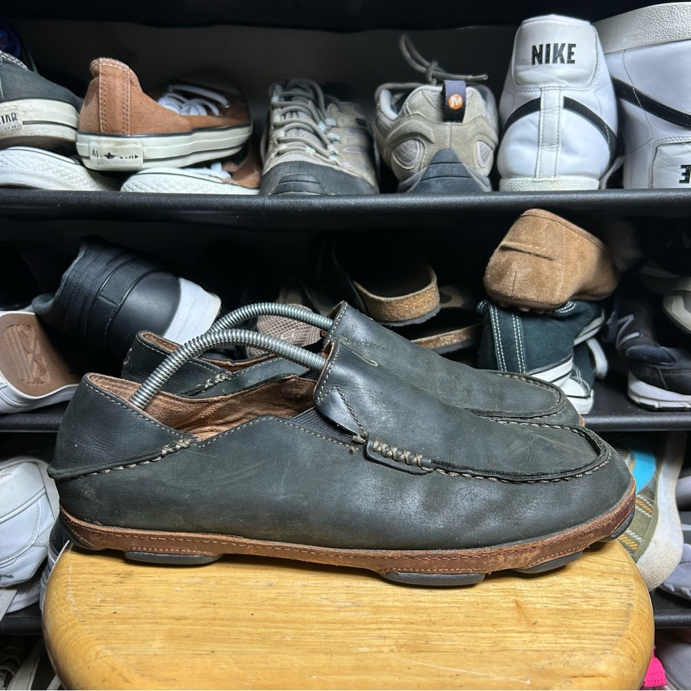 Olukai moloa black leather slip on